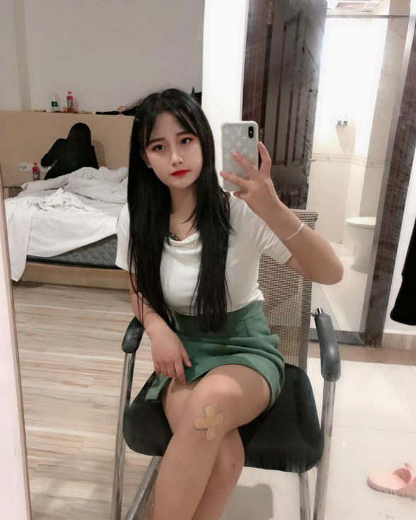 新下海小鲜货，水嫩大灯泡，傲人双峰KH好